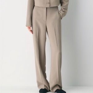 Aritzia - The Limitless Pant in Nomad Taupe